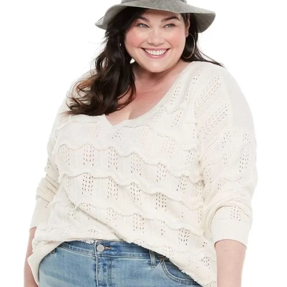 Evri Cream Wave Fringe Eyelet Pattern V Neck Pullover Lightweight Fringe Sweater